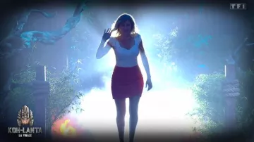 Les looks de Koh-Lanta: le top blanc porté par Julie lors de la finale de l'édition: Les Chasseurs d'immunité en juin 2024