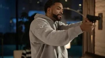 Power Book II : Ghost Wardrobe : Method Man porte un sweat à capuche gris pour incarner Davis Maclean dans l’épisode 1 de la saison 4