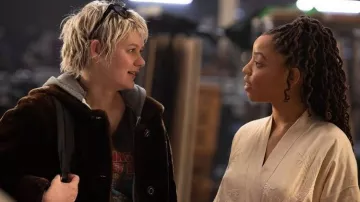 La garde-robe de l’exorcisme : Lee Miller (Ryan Simpkins) porte un t-shirt imprimé