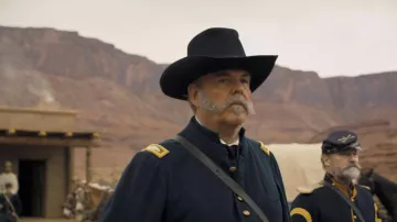 Horizon : An American Saga - Chapitre 1 Garde-robe : Chapeau de cow-boy porté par le colonel Houghton (Danny Huston) dans le film