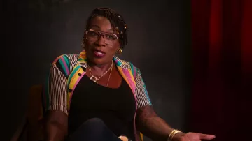 Gina Yashere Tenues : Chemise imprimée portée dans Exceptionnel : Une révolution comique