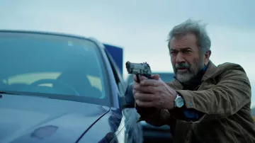 Boneyard Movie Outfits: Mel Gibson wears a beautiful Watch to portray Agent Petrovick
