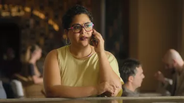 Obtenez le look de la série télévisée Land of Women : Les lunettes d’Edna (Vianessa Castaños) dans la saison 1, épisode 3