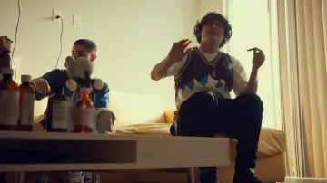Ohgeesy Outfits: lleva zapatillas en el video musical oficial de Nun Major de Shoreline Mafia
