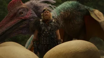 Garde-robe de la série télévisée Time Bandits : Bittelig (Rune Temte) porte un costume en cuir dans la saison 1, épisode 3