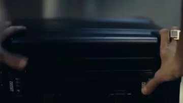 Red Notice Movie Wardrobe : Gal Gadot porte une énorme bague pour jouer The Bishop