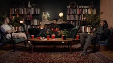 Les looks de Inoxtag: son pantalon dans la vidéo YouTube NUIT BLANCHE avec Michou et Inoxtag : Les relations amoureuses de Mastu