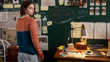 Murder Looks pour les débutants : le pull en tricot de Pip Fitz-Amobi (Emma Myers) dans l’épisode 3 de la saison 1