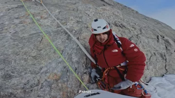 Kaizen's equipment: 1 year to climb Everest! Inoxtag wears a red jumpsuit from The North Face