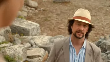 Killer Heat Movie Outfits: Joseph Gordon-Levitt is wearing fedora hat to portray of Nick Bali