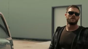 1992 Movie Outfits: Scott Eastwood is wearing Black sunglasses to play Riggin