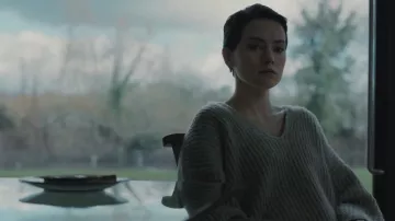 Magpie Movie Outfits: Anette (Daisy Ridley) is wearing Oversize Ribbed Sweater
