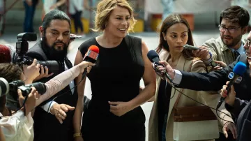 Emilia Pérez Movie Wardrobe: Rita Moro Castro (Zoe Saldana) is wearing Two tone leather handbag