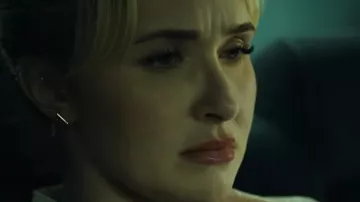 Alerte Amber Garde-robe de film : Hayden Panettiere porte des boucles d’oreilles en or pour jouer Jaq