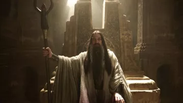 Palo utilizado por el Mago Oscuro (Ciarán Hinds) en El Señor de los Anillos: Los Anillos de Poder en la temporada 2, episodio 2