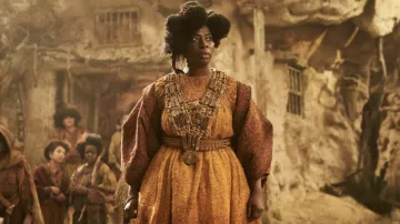 Le Seigneur des Anneaux : Les Anneaux de Pouvoir - Déguisements : Robe orange portée par Gundabale Earthauler (Tanya Moodie) dans la saison 2, épisode 4