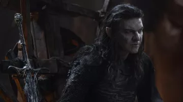 Costumes et accessoires du Seigneur des Anneaux : Les Anneaux de Pouvoir : épée d’acier d’Adar (Sam Hazeldine) dans la saison 2, épisode 6