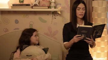 Película de muebles de servilismo: Las aventuras de Alicia en el país de las maravillas libro leído por Alicia (Megan Fox)