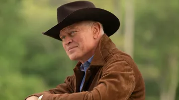 Wardrobe of Tulsa King TV series: Cal Thresher (Neal McDonough) wears Brown Suede jacket in season 2
