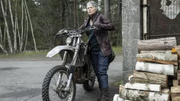Outfits of The Walking Dead: Daryl Dixon: Carol Peletier (Melissa McBride) wears Brown Leather Jacket in season 2