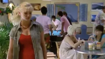 H2O: Just Add Water TV series outfits Rikki Chadwick (Cariba Heine) wears short sleeved jacket in season 1, episode 6