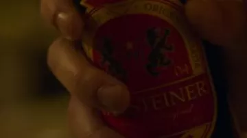 Ander Muñoz (Arón Piper) is drinking Beer or lager in Elite TV series season 2, episode 8