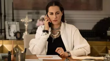 Wardrobe of La Maison TV series:  Perle Foster (Amira Casar) wears beautiful Necklace(s) in season 1, episode 1