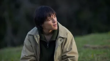 Aspects du film Anatomie d’une chute : Marge Berger (Jehnny Beth) porte une veste beige