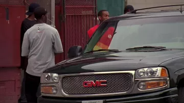Outfits of The Wire TV series: Marlo Stanfield (Jamie Hector) wears Pants in season 3, episode 2