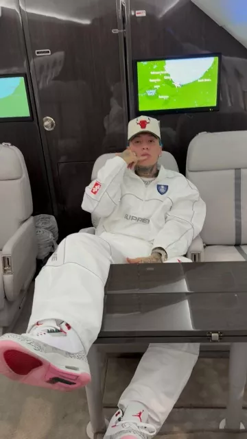 Blessd porte un survêtement blanc de la marque Supreme sur sur son compte Instagram @blessd