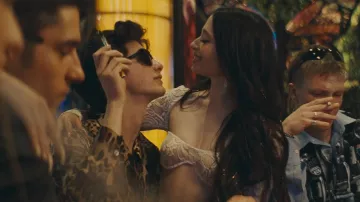Le haut en dentelle blanche d’Ani (Mikey Madison) en Anora