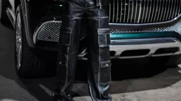 Pantalon en cuir noir de Lil Tjay dans Lil Tjay - Why ft NLE Choppa (Vidéo Officielle)