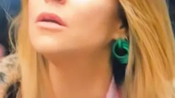 Earrings of Morgan Gillory (Kaitlin Olson) in High Potential (S01E01)