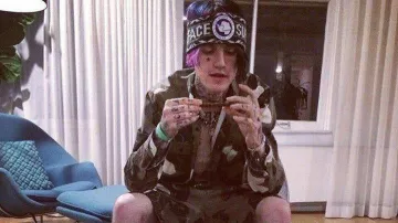 La camiseta que Lil Peep usó en su concierto en Nueva York 17/04/2017 Lil Peep Lil Peep Live in New York 17/04/17 Concierto completo de The Peep Show Tour