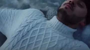 Ribbed turtleneck sweater worn by Deen Burbigo in the DeenBurbigo Wake Up music video
