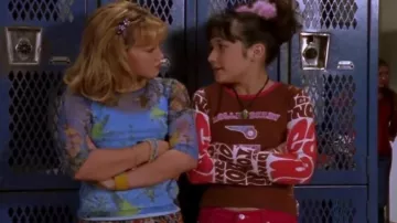 Pull roller derby marron de Miranda Sanchez (Lalaine) dans Lizzie McGuire (S01E10)