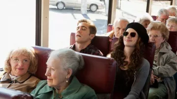 Maggie Murdock's (Anne Hathaway) Sunglasses in Love & Other Drugs