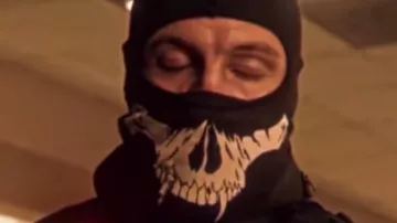 El pasamontañas de Ray Merrimen (Pablo Schreiber) en La guarida de los ladrones