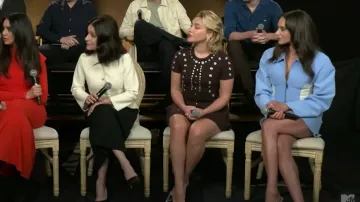 Robe noire ornée d’un portrait porté par Florence Pugh dans Can the 'Thunderbolts* Cast Can ID Each Other’s Body Parts ? | MTV