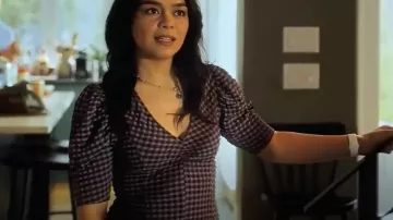 Dark purple, black and white checkerd blouse of Stefani Reyes (Kaitlyn Santa Juana) in Final Destination Bloodlines