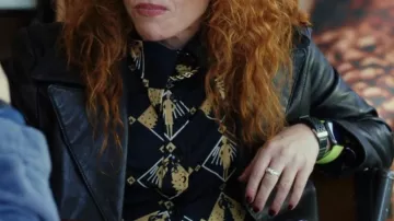 Black blouse worn by Charlie Cale (Natasha Lyonne) in Poker Face (S02E10)