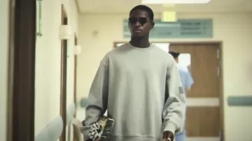 Chemise ample grise avec motif sur la manche portée par Joshua 'Noah' Pearce (Damson Idris) dans F1 The Movie