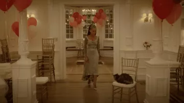 Robe avec traine de Carrie Bradshaw (Sarah Jessica Parker) dans And Just Like That… (S03E07)