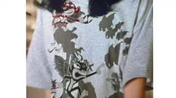 Flying Monkey cartoon T-Shirt worn by Jane (Krysten Ritter) in Breaking Bad (S02E10)