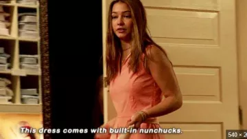 Robe rose sans manches de Sarah Cameron (Madelyn Cline) à Outer Banks (S01E04)