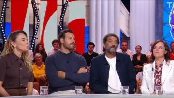 Pull bleu de Laurent Lafitte dans l'émission Quotidien
