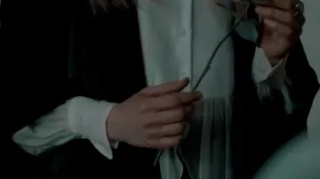 Chemise semi transparante de Zoe benson (Taissa Farmiga) dans American Horror Story (S08)