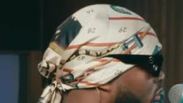 Foulard de Dosseh dans DOSSEH, PIT BACCARDI, LINO⎜Red Bull Spirale #01