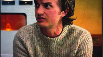 Jersey de Steve Harrington (Joe Keery) en Stranger Things (S05E07)