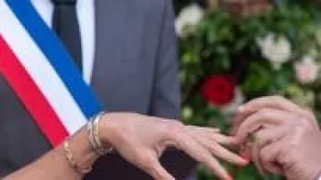 Trio de braccelets de jennifer lauret (Jennifer Lauret) dans Demain nous appartient - Le Piège